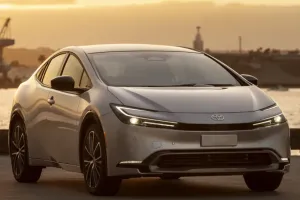 Toyota Prius 2023 – nuevo diseño y un híbrido que por fin emociona