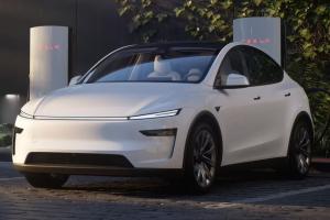 Tesla Model Y 2026 – mejoras en suspensión, interior y confort diario