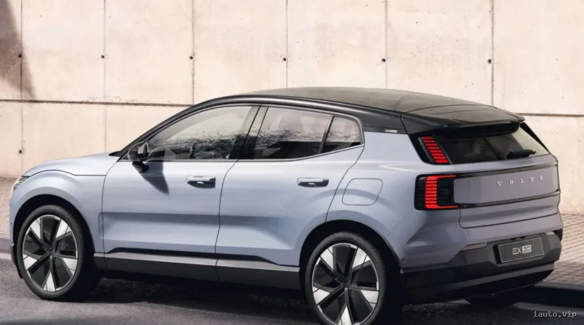 Volvo EX30 2023 vista trasera