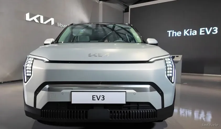 Kia EV3 2025 vista frontal, óptica actualizada