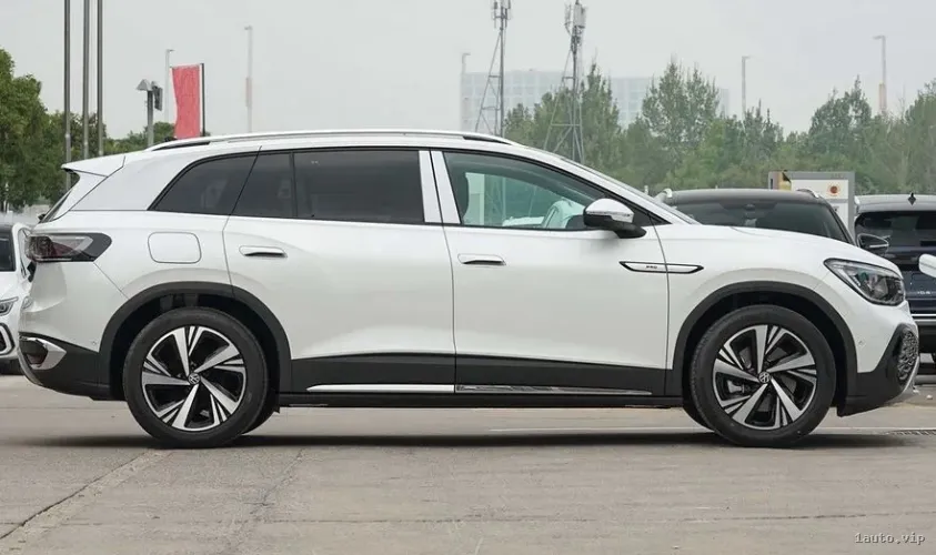 ID.6 CROZZ 2024 versión de 7 plazas vista lateral