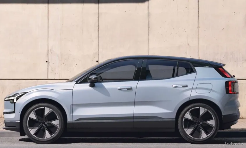 Volvo EX30 2023 vista lateral