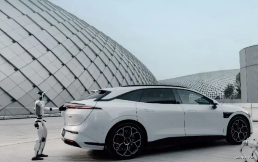 Vista lateral del Zeekr 007GT