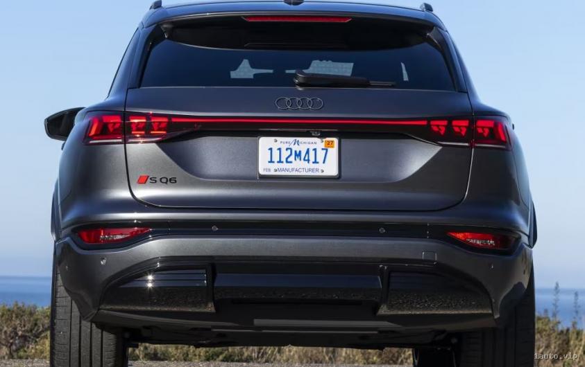 Parachoques trasero del Audi SQ6 2025