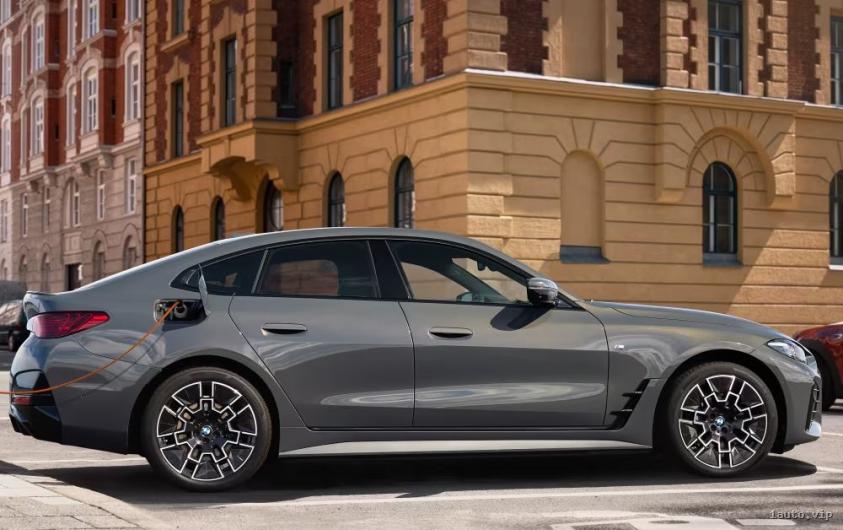 Parte lateral del BMW i4 eDrive40