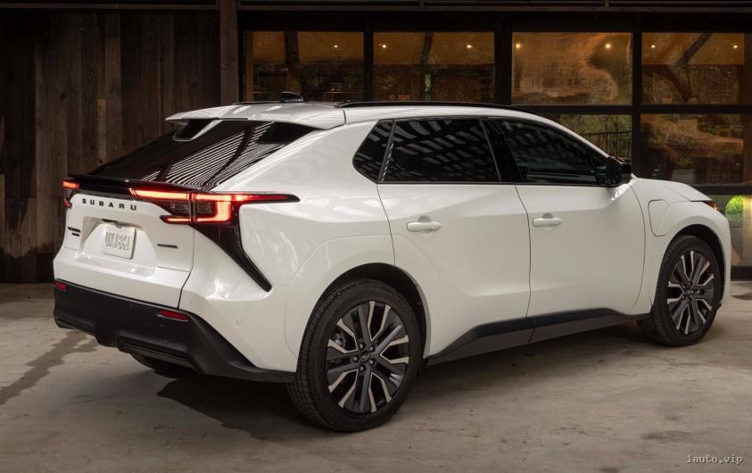 Parte lateral del Subaru Solterra 2026