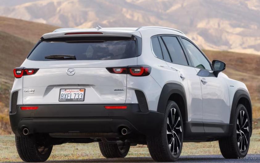 Vista trasera del Mazda CX-50 2025 versión americana
