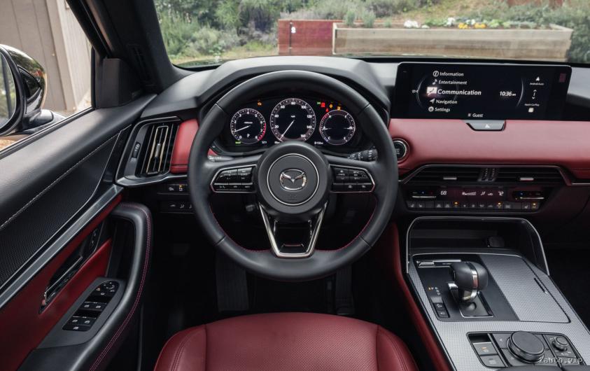 Interior del Mazda CX-70 2025