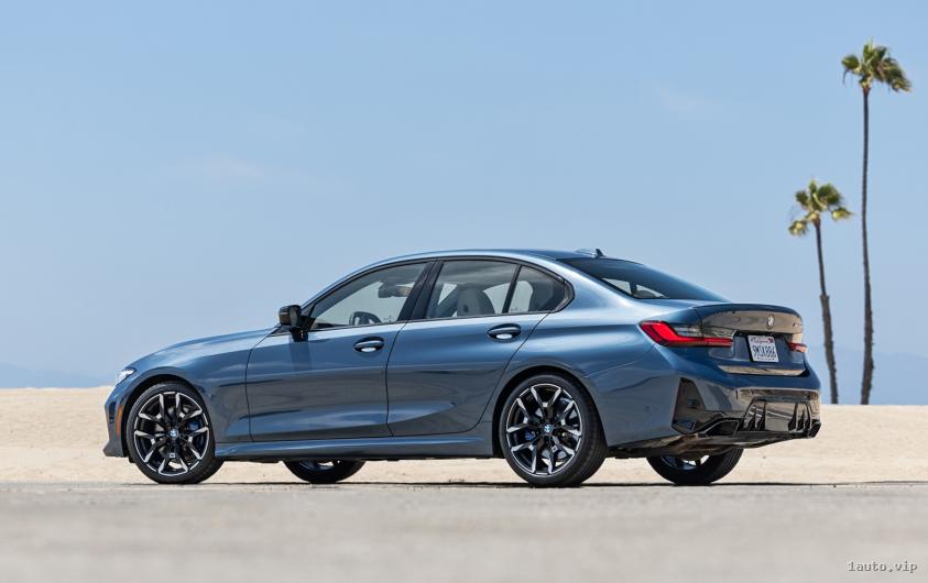 BMW M340i 2025 luces traseras y carácter deportivo