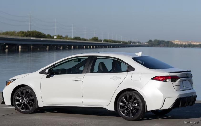 Vista lateral del Toyota Corolla 2026