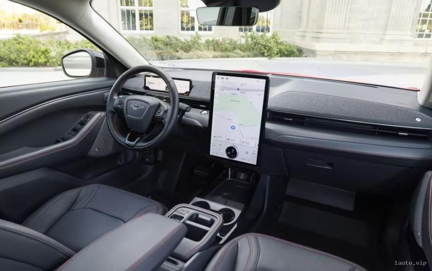 Interior del Ford Mustang Mach-E 2025