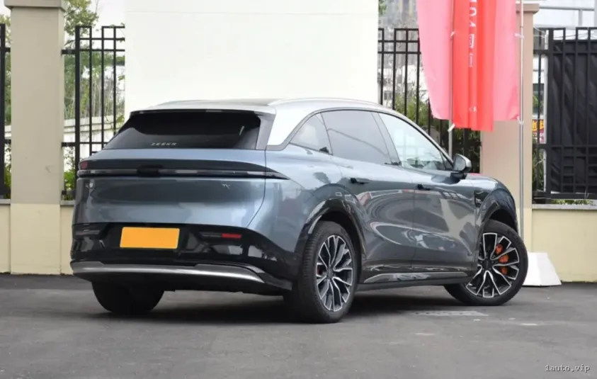 ZEEKR 7X 2024 vista trasera y espacioso interior a pesar de sus dimensiones compactas