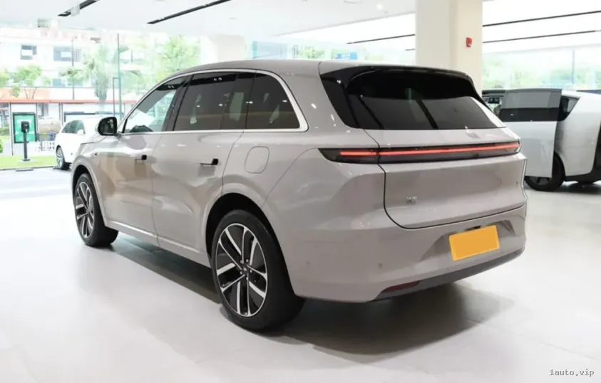 Li L6 2024 equipamiento Max parachoques trasero