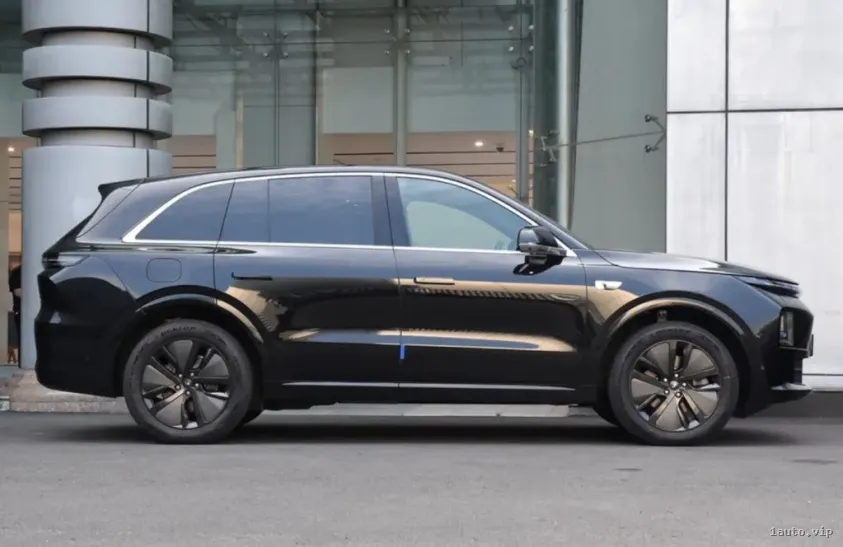 Li L6 2024 vista lateral y llantas