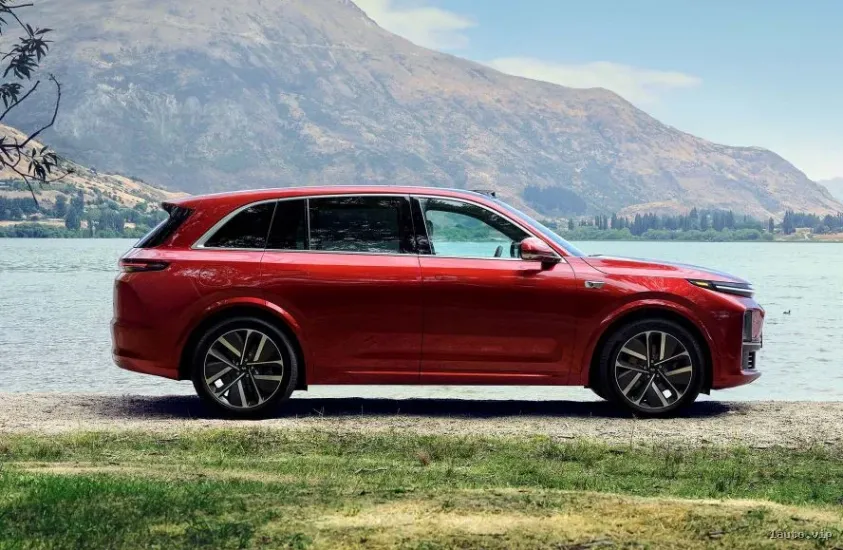 Li Auto L7 SUV de tamaño completo vista lateral