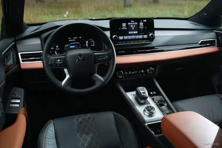 Tablero Outlander PHEV 2024