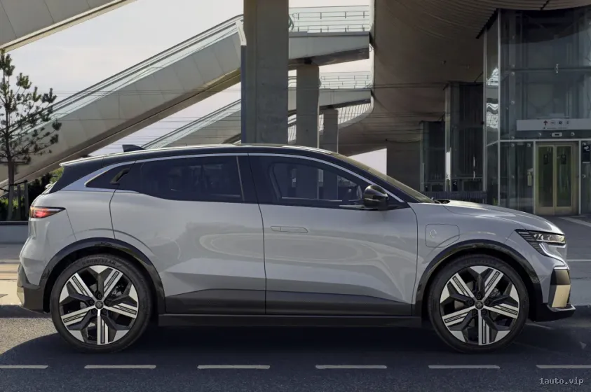 Parte lateral del crossover-hatchback Megane E-Tech