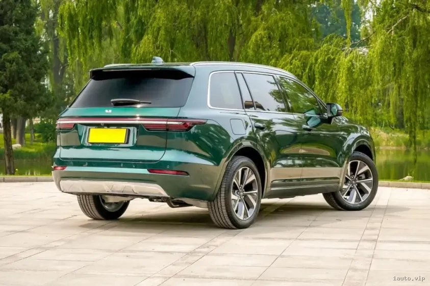 Li One 2022 vista lateral y parachoques trasero