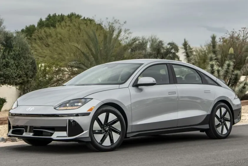 Hyundai Ioniq 6 2024 año configuración SE