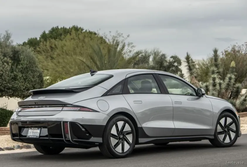 Vista lateral del Hyundai Ioniq 6 2024