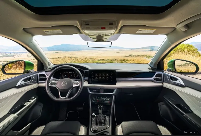 Tablero del renovado Volkswagen Taos 2025