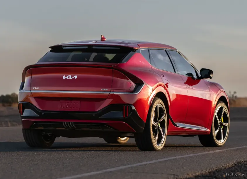 Kia EV6 2024 luces traseras y parachoques
