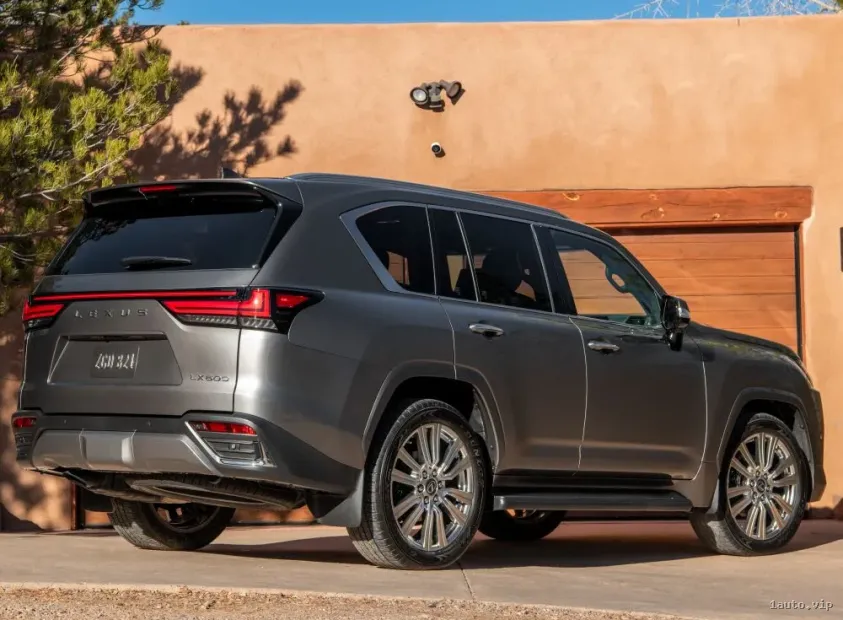 Óptica trasera del Lexus LX 2024
