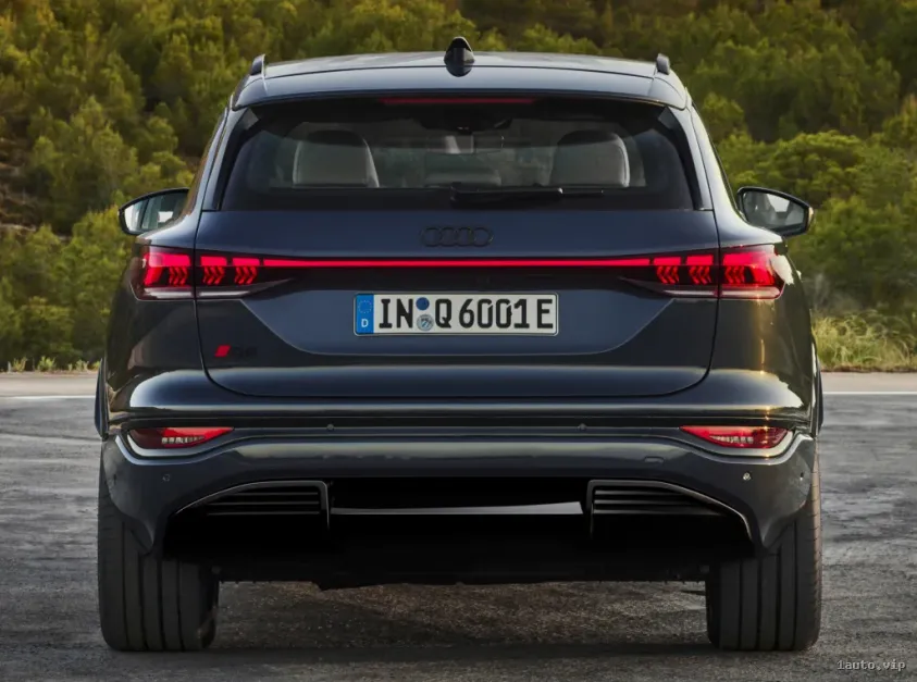 Faros matriciales con diseño digital del Q6 E-Tron 2025