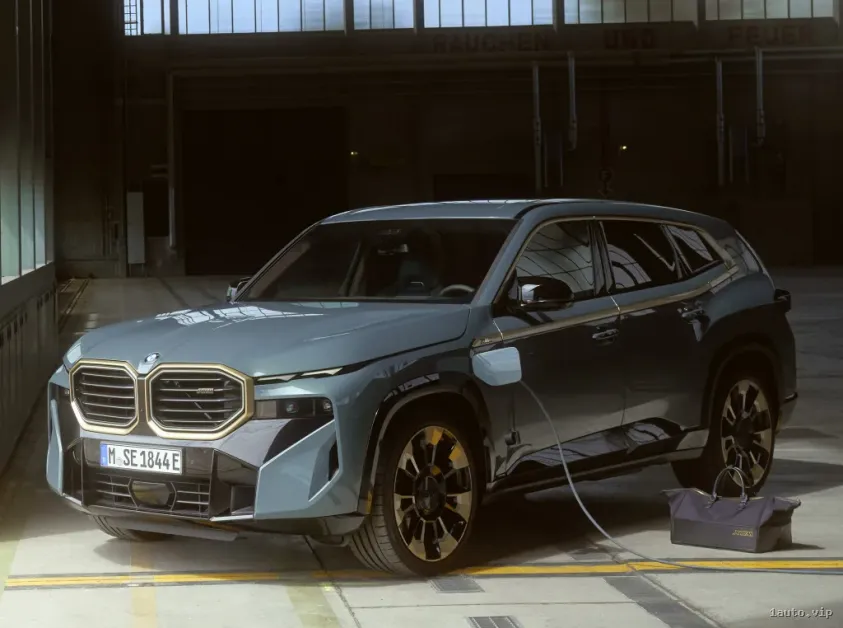 BMW XM 2023 vista frontal