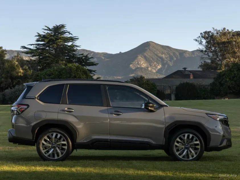 Subaru Forester 2025 versión Touring vista lateral