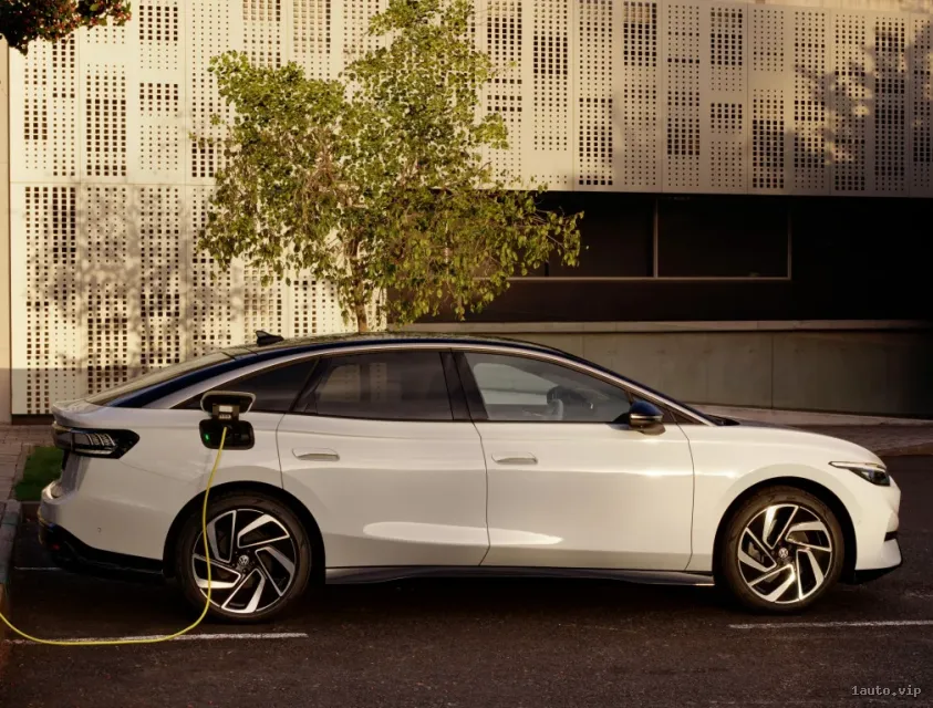 Vista lateral Volkswagen ID.7 carga