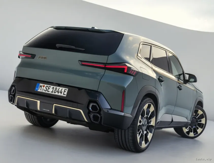 BMW XM 2023 vista trasera